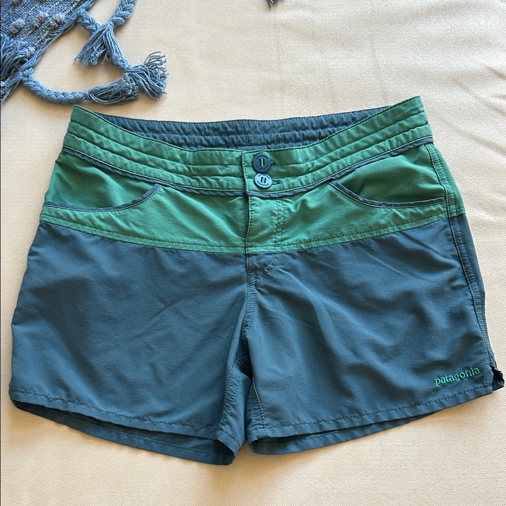 Patagonia Women's BoardShorts /Swim /Beach /Casual Women’s Size 0 Blue/Green